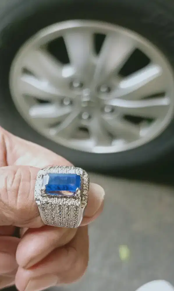 Cincin blue safir bersertifikat