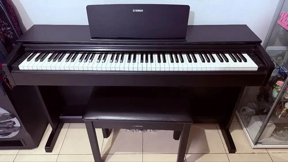 Piano Digital Yamaha Arius YDP 142