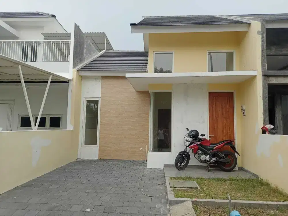 RUMAH MODERN MINIMALIS LOKASI STRATEGIS GRAHA CALATHEA SIDOARJO KOTA