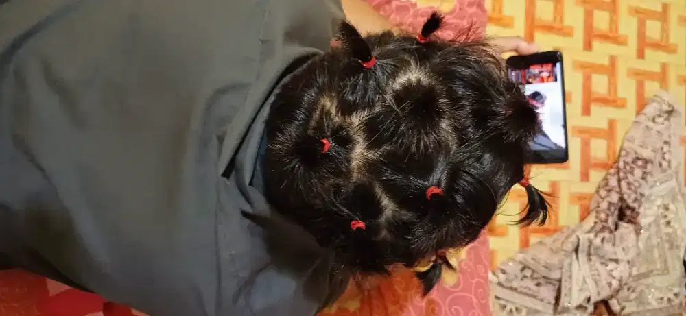 Karet rambut warna warni