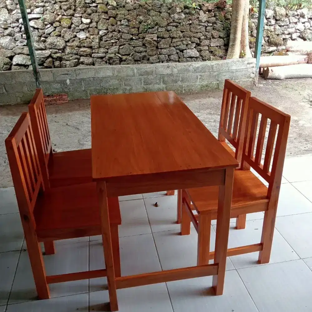 Meja kursi makan satu set