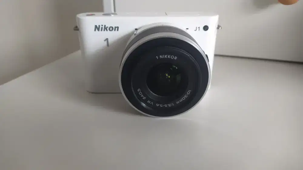 Nikon J1 putih mulus