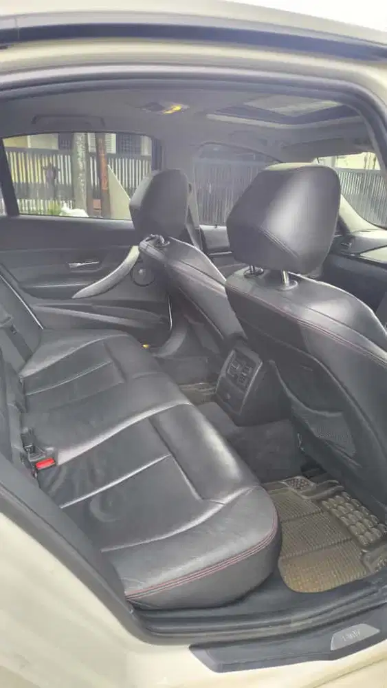 BMW 320i 2012 Bensin
