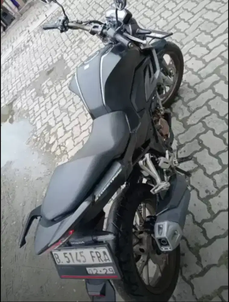 Dijual Honda CB 150 R tahun pemakaian 2024