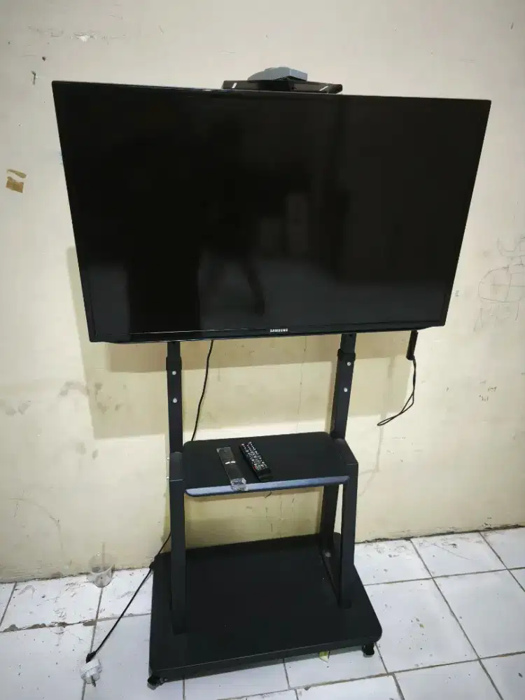Tv Samsung LED 40 inc, stand dan tv box