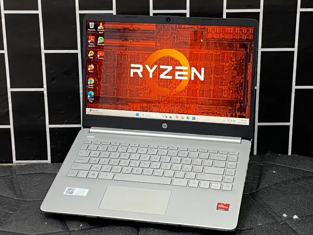Laptop HP 14s- fq1xxx AMD Ryzen 3 5300U w/RAM 16GB/ SSD 512GB