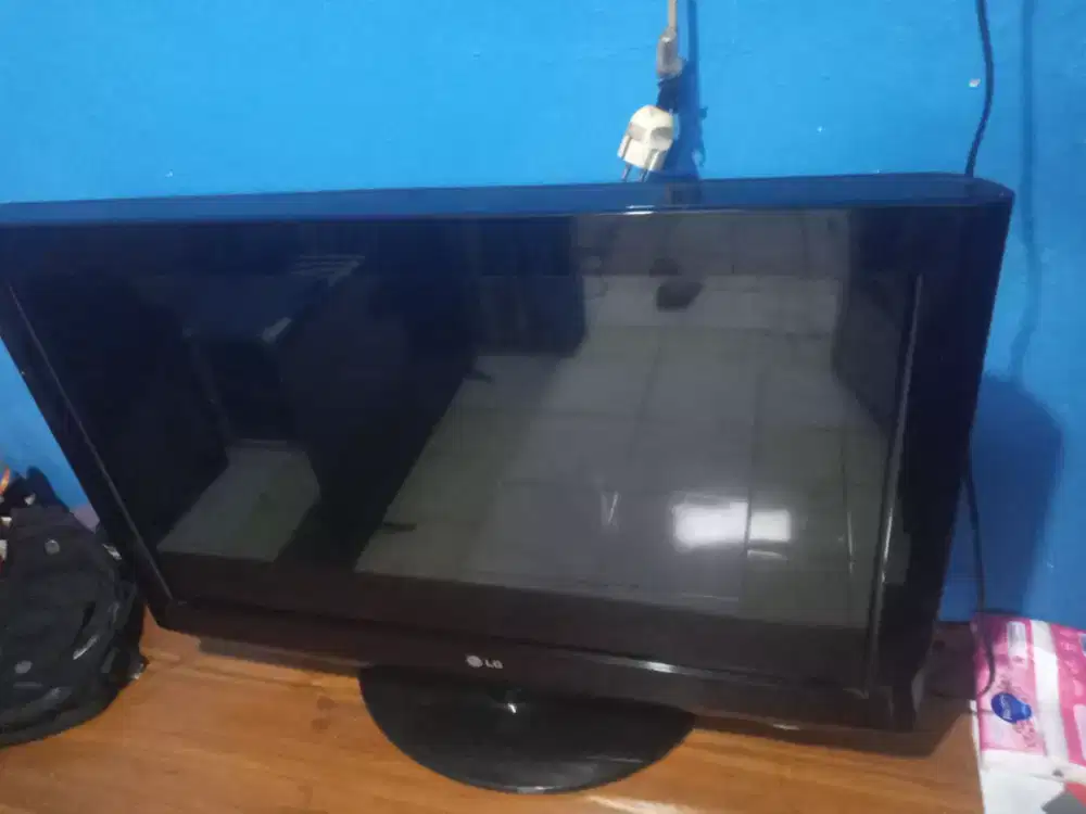 Tv lcd LG 32inc dengan stb dan antena