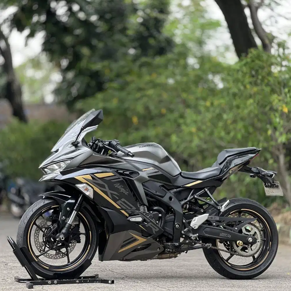 KAWASAKI ZX25R ABS QS GREY 2022 KM 4K PAJAK PANJANG SIAP GASPOL