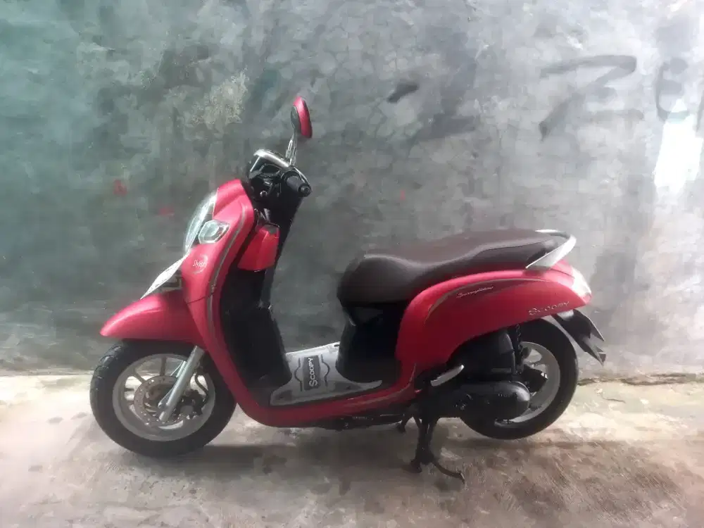 SCOOPY 2018 warna merah