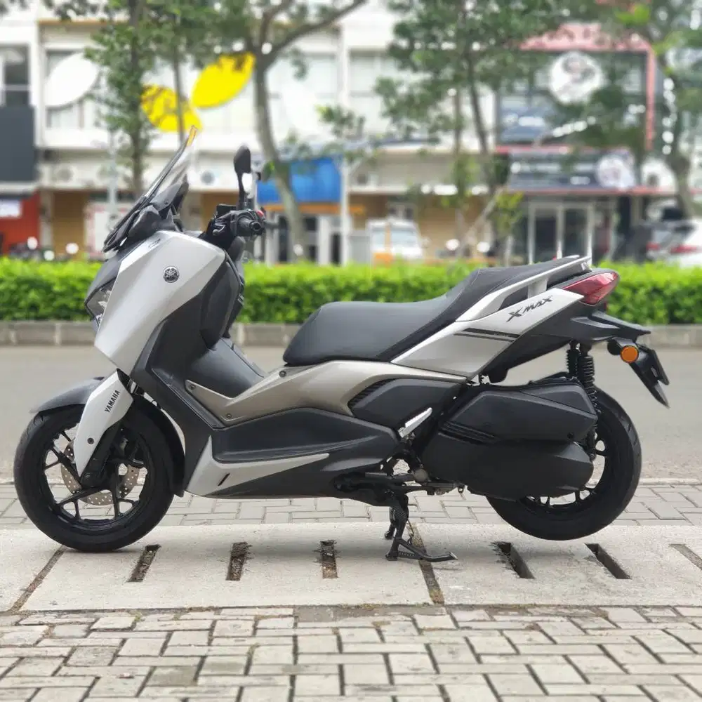 YAMAHA NEW XMAX 25O ABS CONNECTED GREY 2023 KM 6K PAJAK PANJANG SUPERB