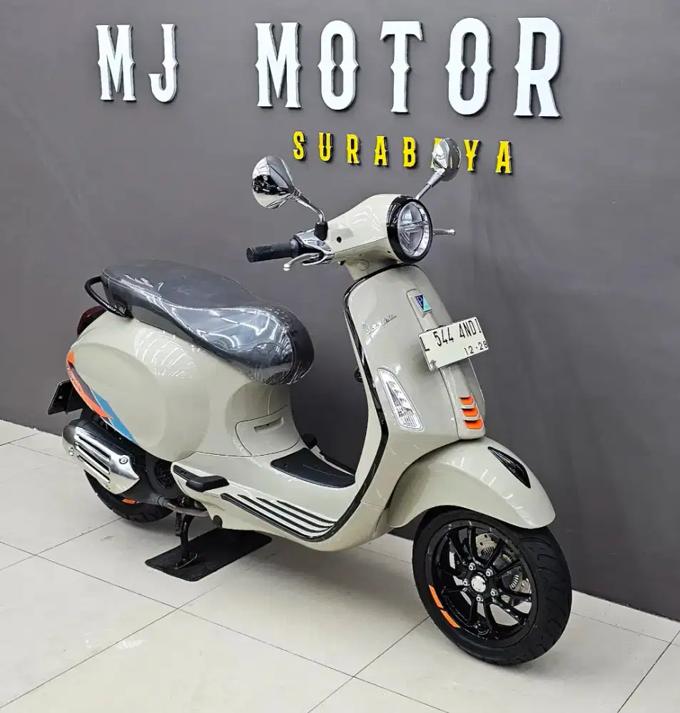 Piaggio Vespa Primavera tahun 2023 // KREDIT DP 8 Jt