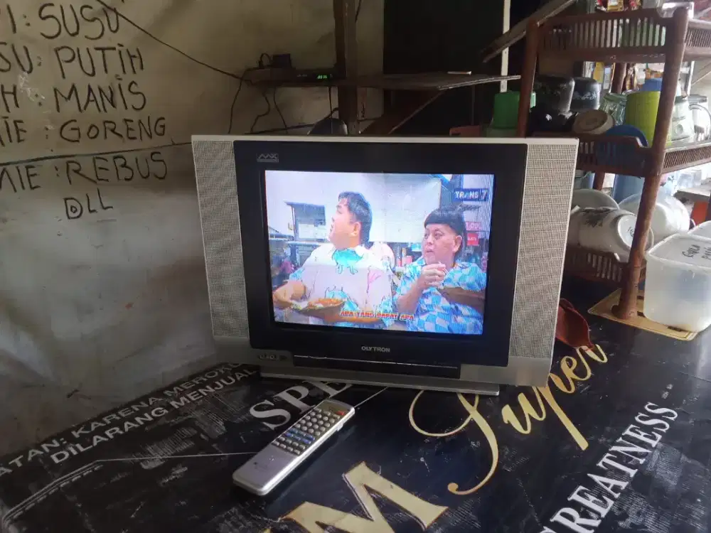 Jual tv 14in polytron nomines harga 230 nego siap antar