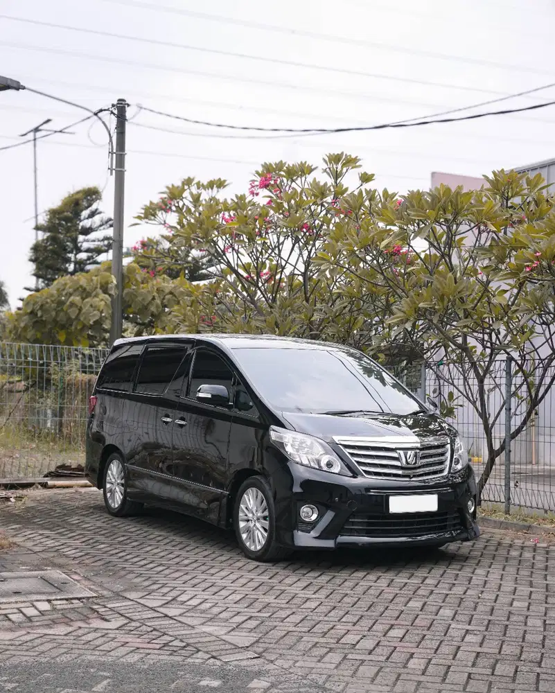 Toyota Alphard SC 2013