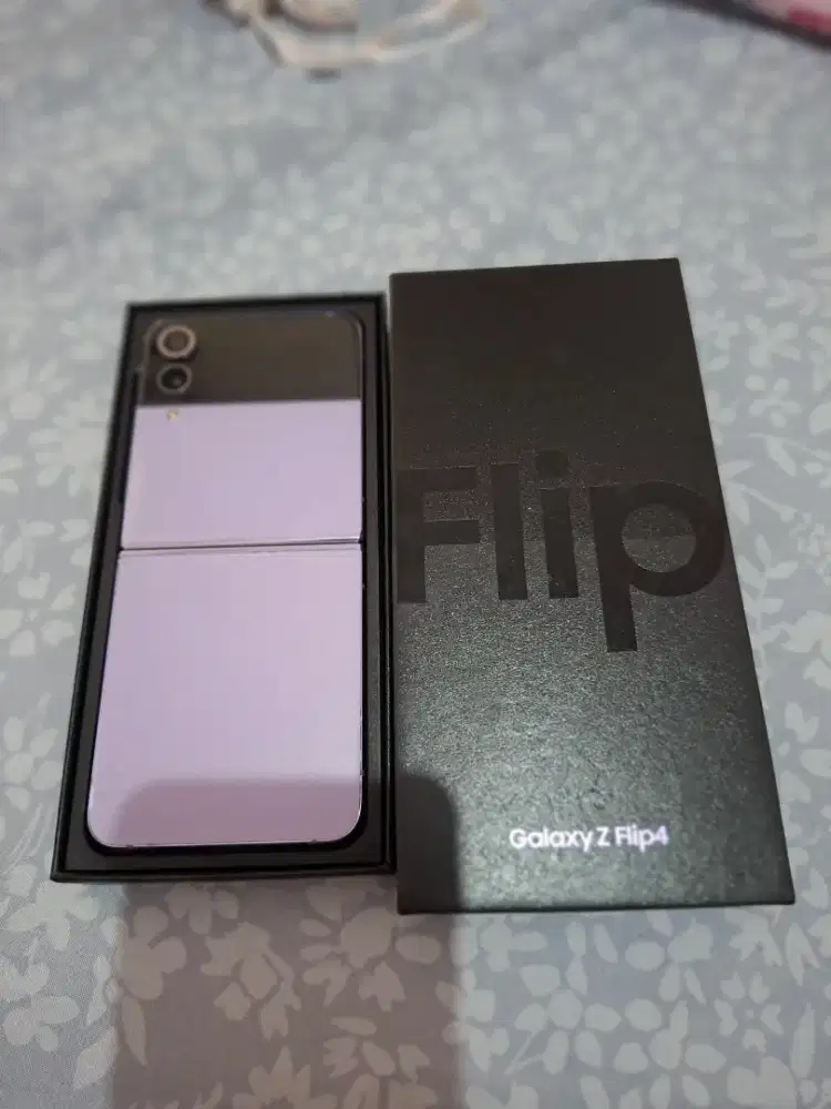 Samsung Z Flip 4 Good Condition