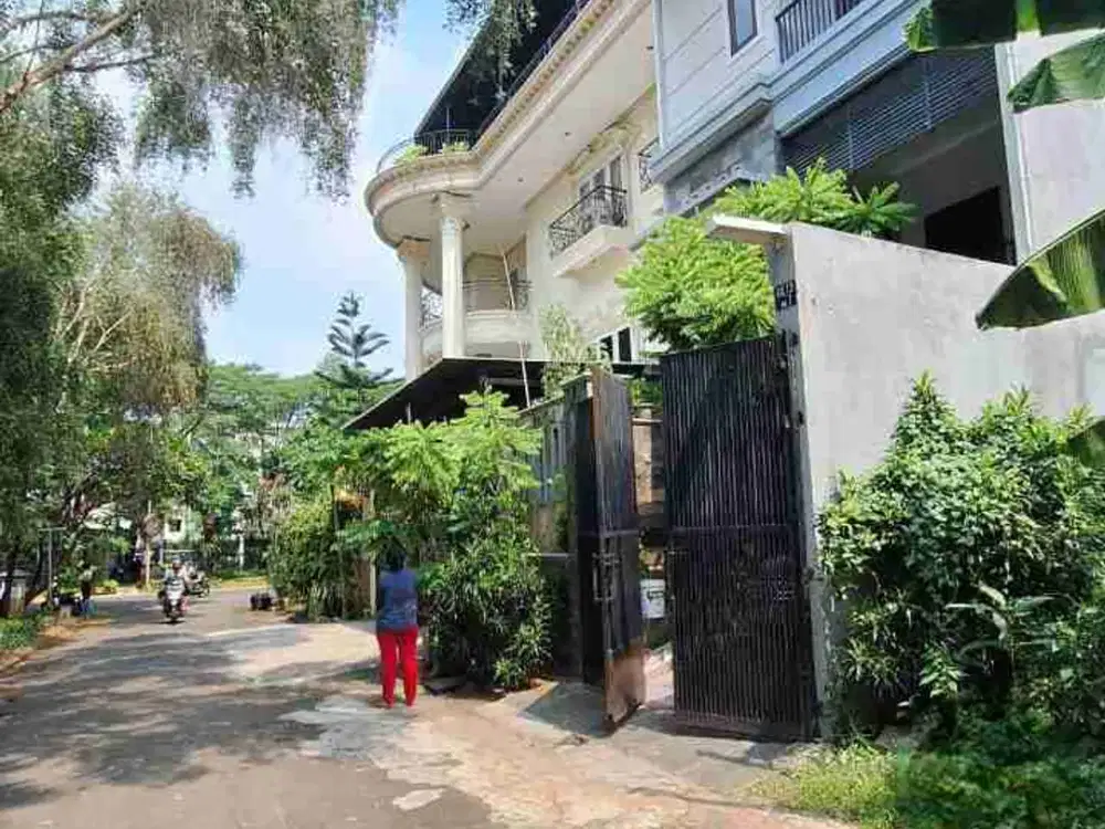 Rumah 3 Lantai Gading Kusuma Modern Minimalis Siap Huni , Dijual Cepat !