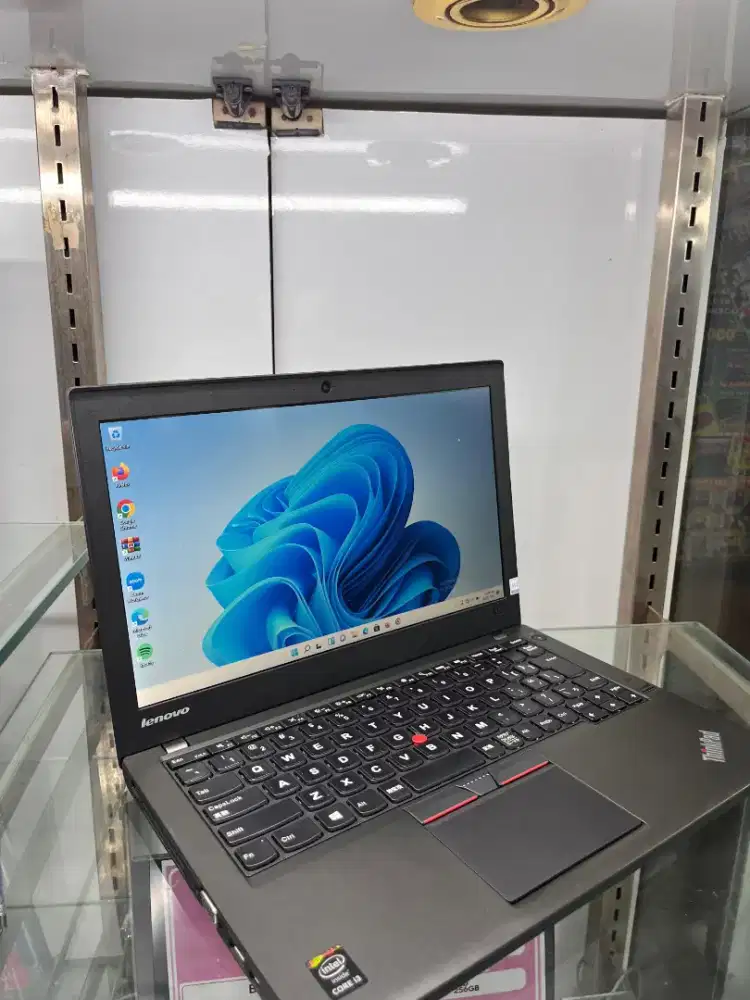 Ready laptop core i3 murah