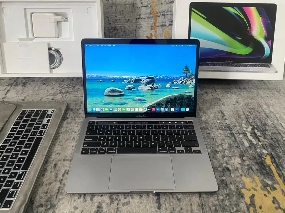 MacBook Pro M2 13 Inch 2022 8/256Gb Fullset Like New