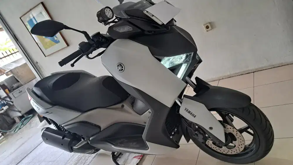 Yamaha xmax 2023 grey