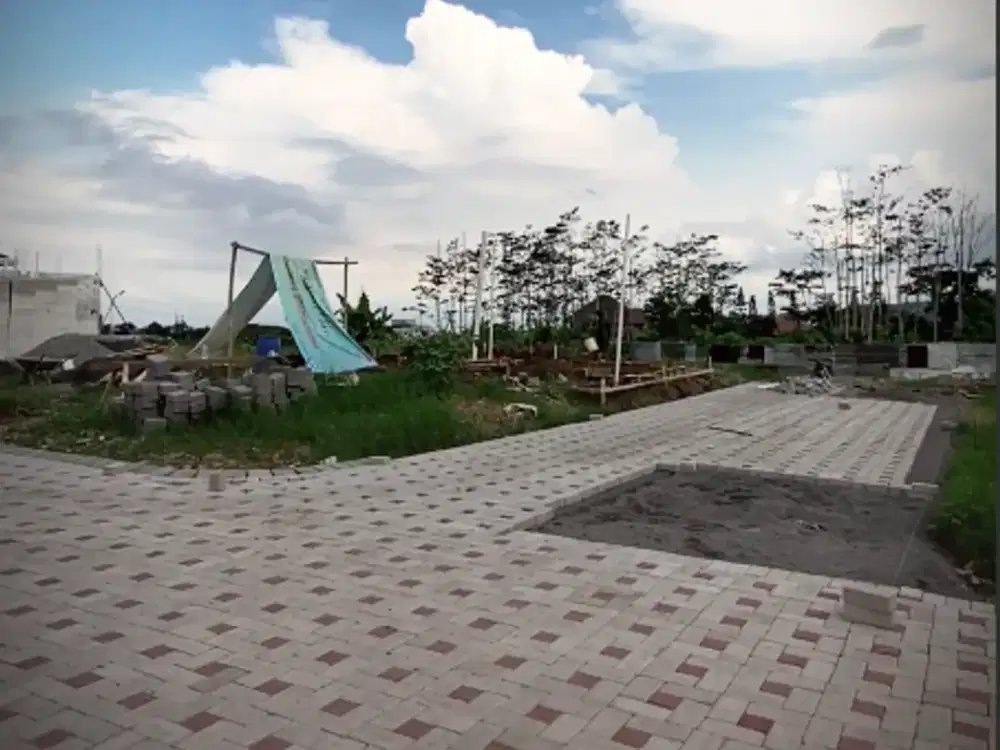 VILLA +rooftop+kolam renang dekat jalan raya dan alun alun kota batu