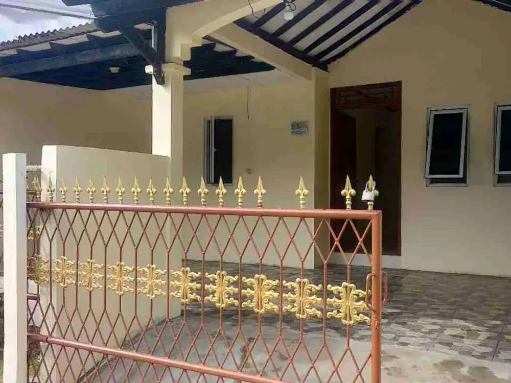 Rumah siap huni hadap taman dikomplek pondok kacang prima Bintaro