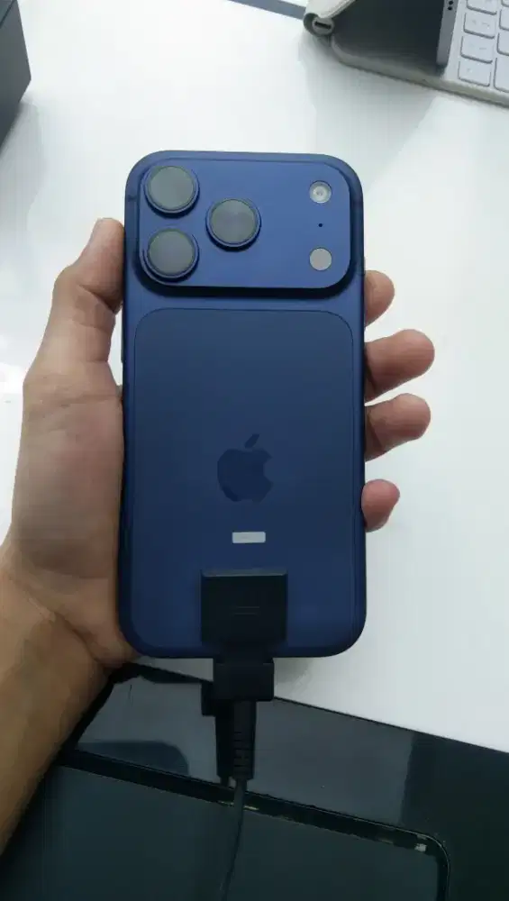 IPHONE 17 PRO 256GB WARNA BLUE DAN ORANGE