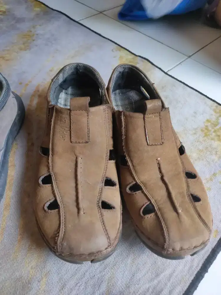 Sepatu layak pakai