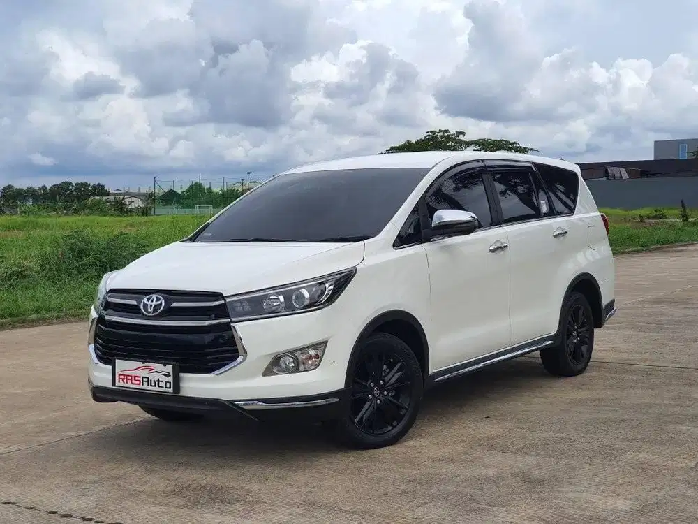 Toyota Innova 2.4 VENTURER DIESEL MT MANUAL 2019 PutiH