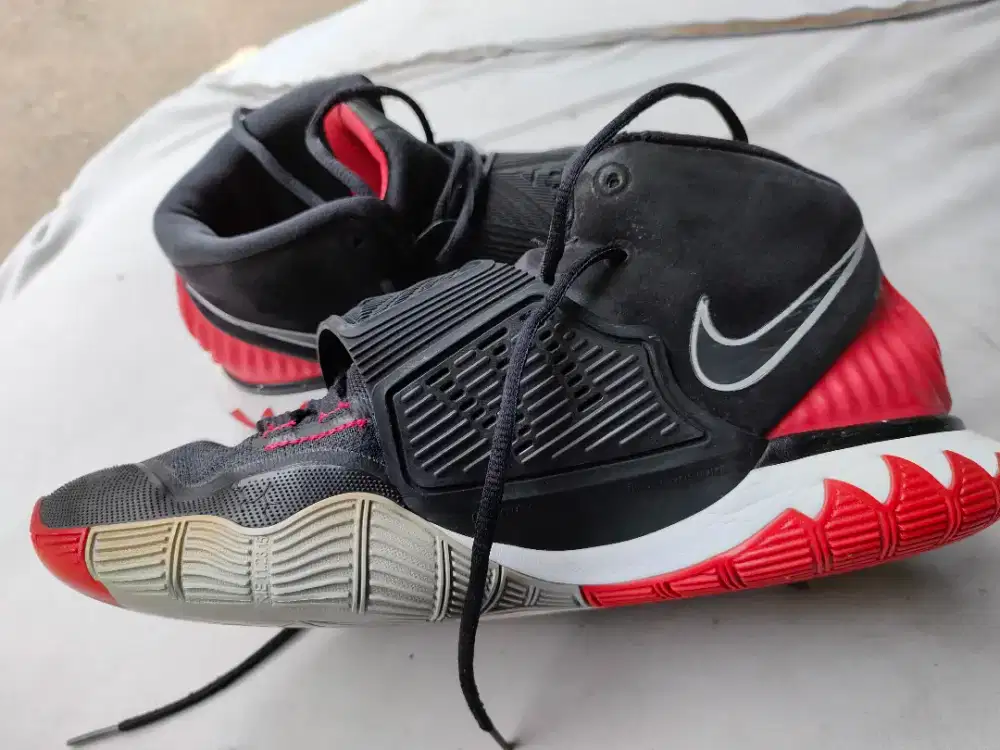 Sepatu Basket Kyrie 6 Breed Second Sz 44