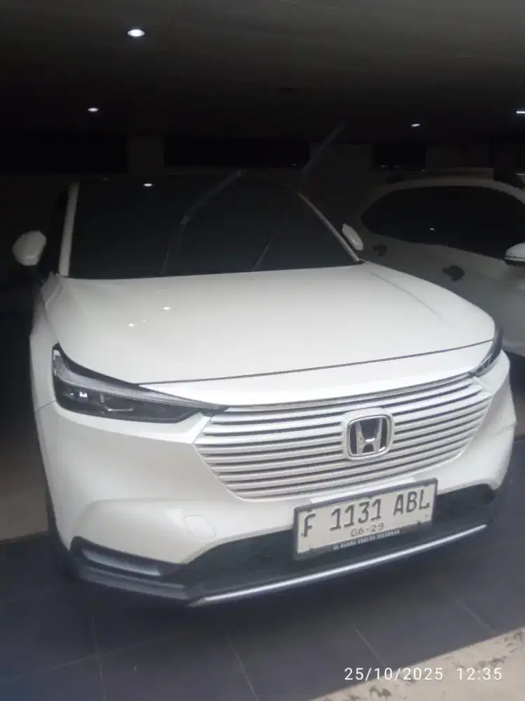 Dijual mobil HRV 2024, km baru 26 km. Warna putih