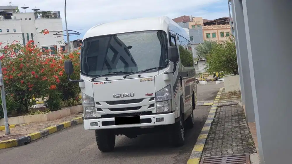 ISUZU ELF MINIBUS NLR 4x4 2019 (NIK 2018)