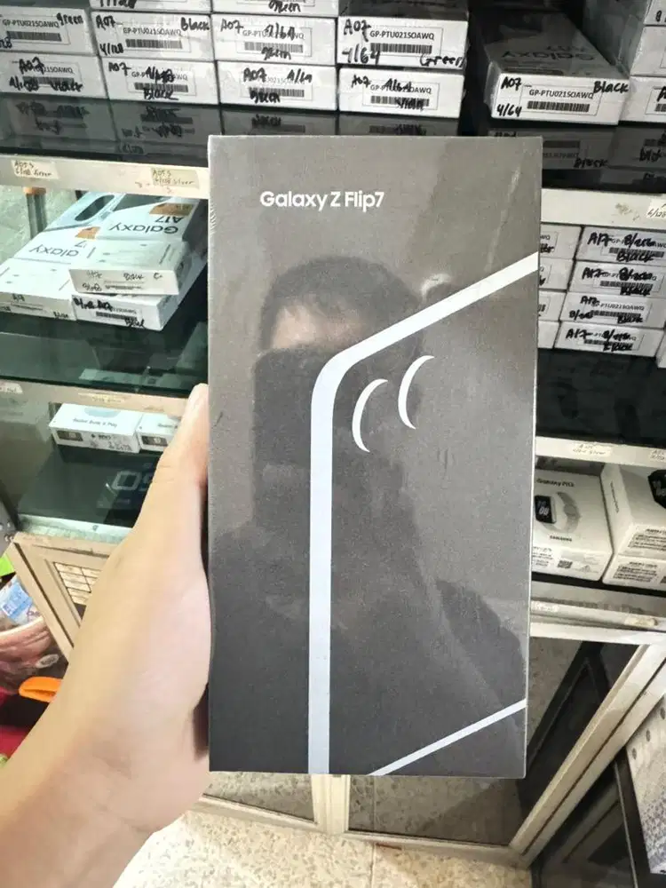 SAMSUNG Z FLIP 7 8/256 GARANSI RESMI SAMSUNG 1 TAHUN