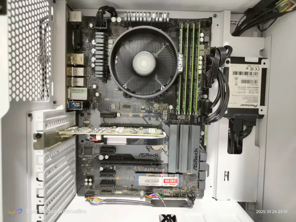 KOMPONEN RYZEN 7 3700X + B450 + VGA R7 4GB + RAM 16GB DDR4 + SSD 240GB