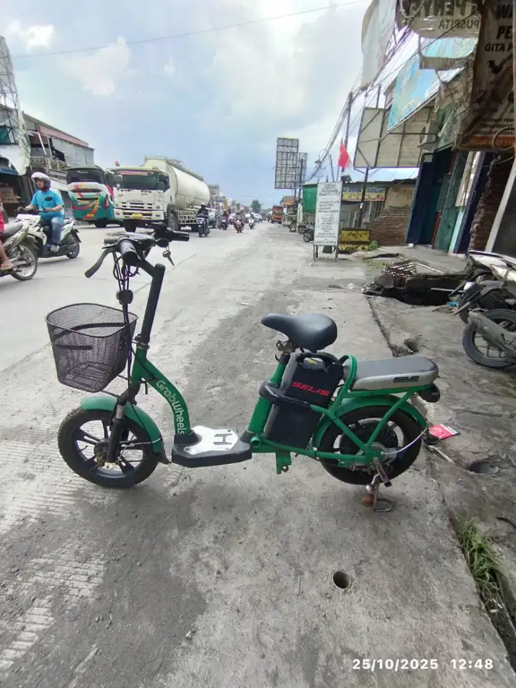 Sepeda Listrik Bekas Merek Selis Mandalika