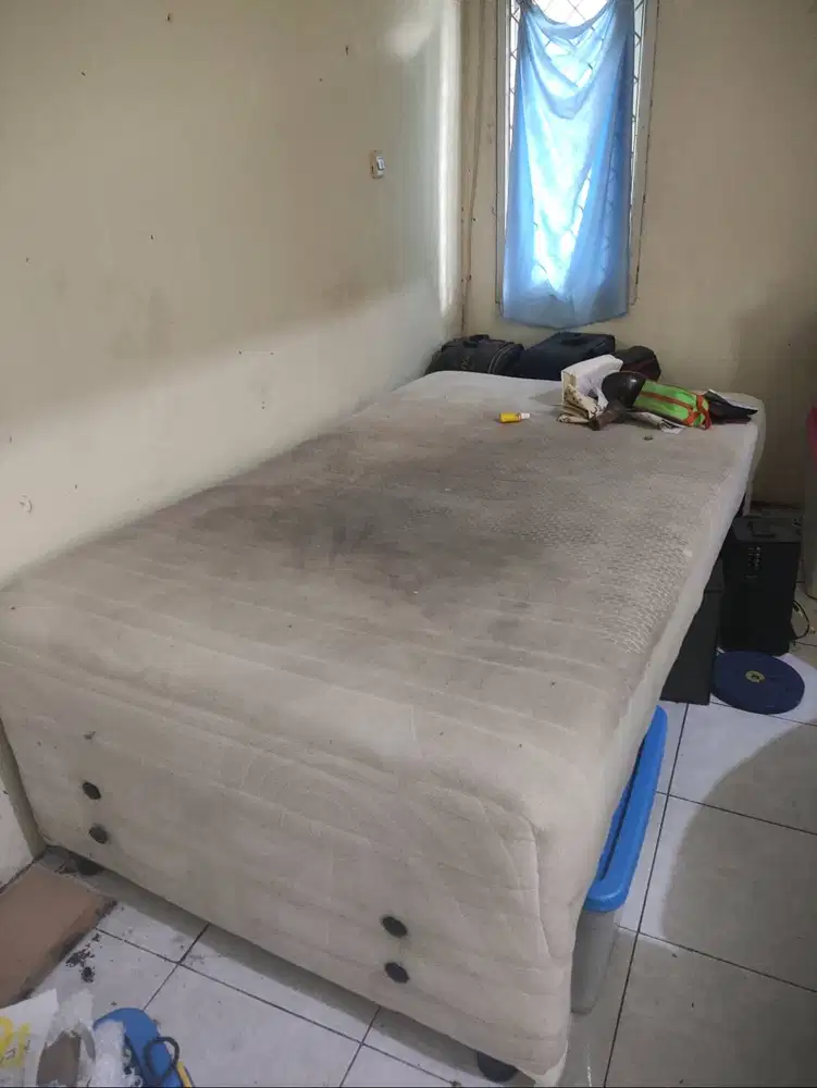 Tempat tidur elephant atas bawah