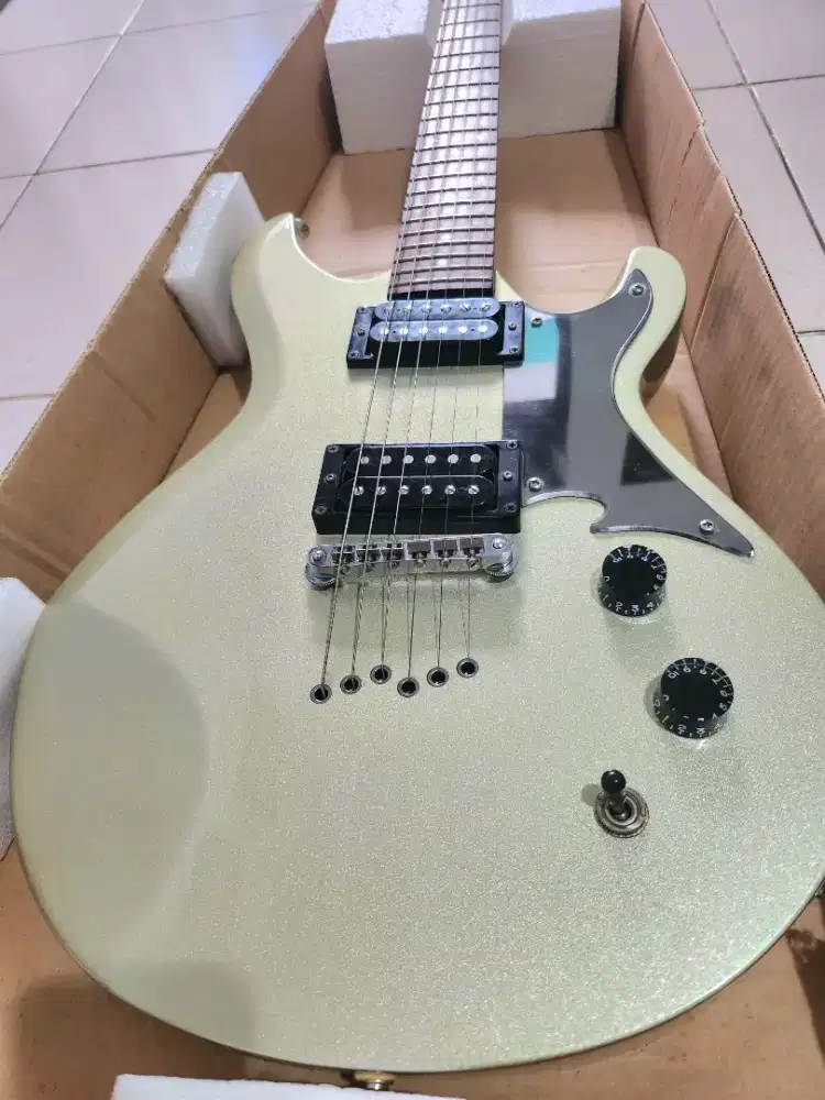 Gitar Listrik Cort Z olive metalik original