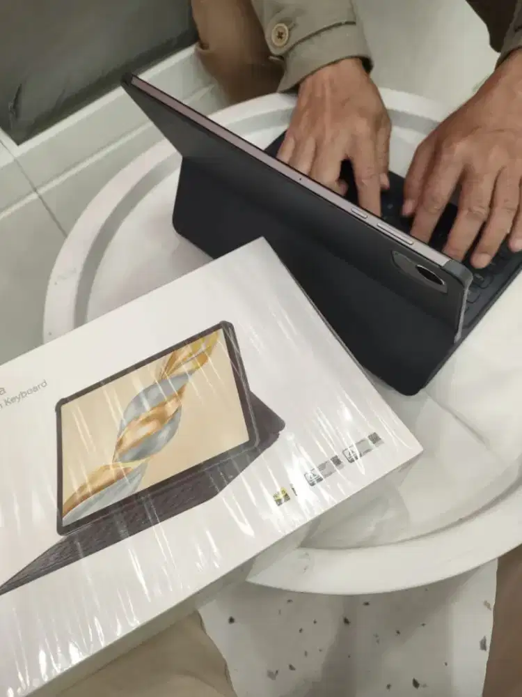 HONOR PAD X9A TABLET INCLUDE KEYBOARD