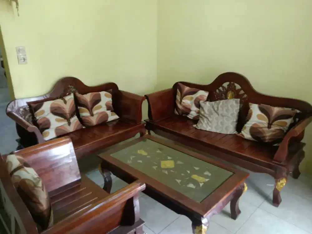 Dijual kursi kayu set + meja