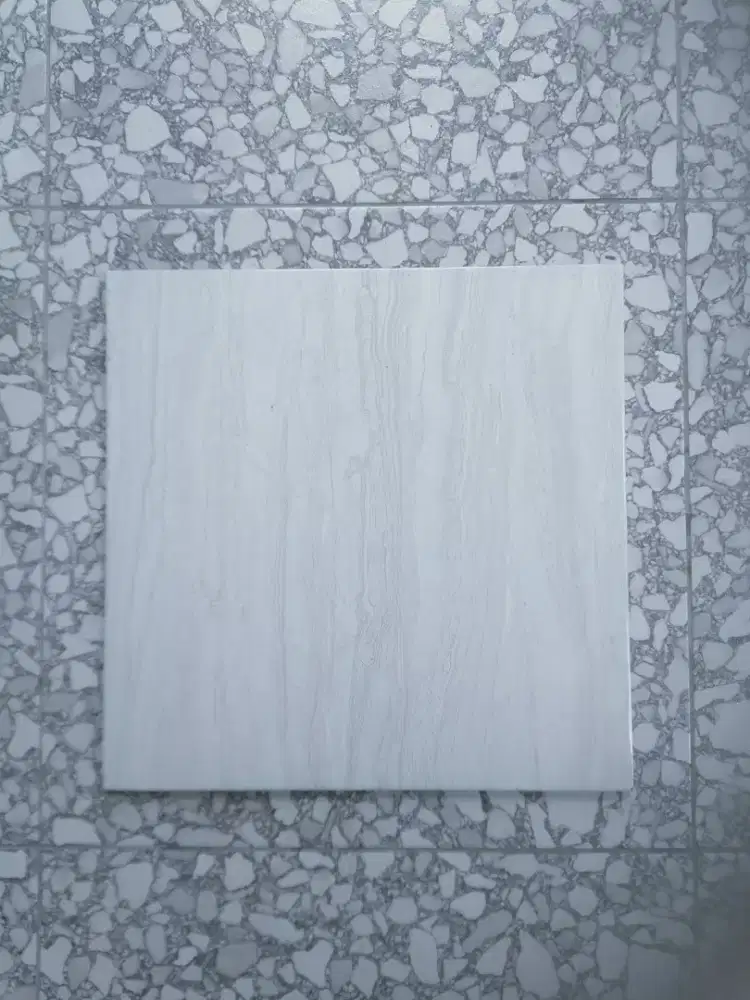 Keramik Lantai Mulia Zetta Grey 40x40