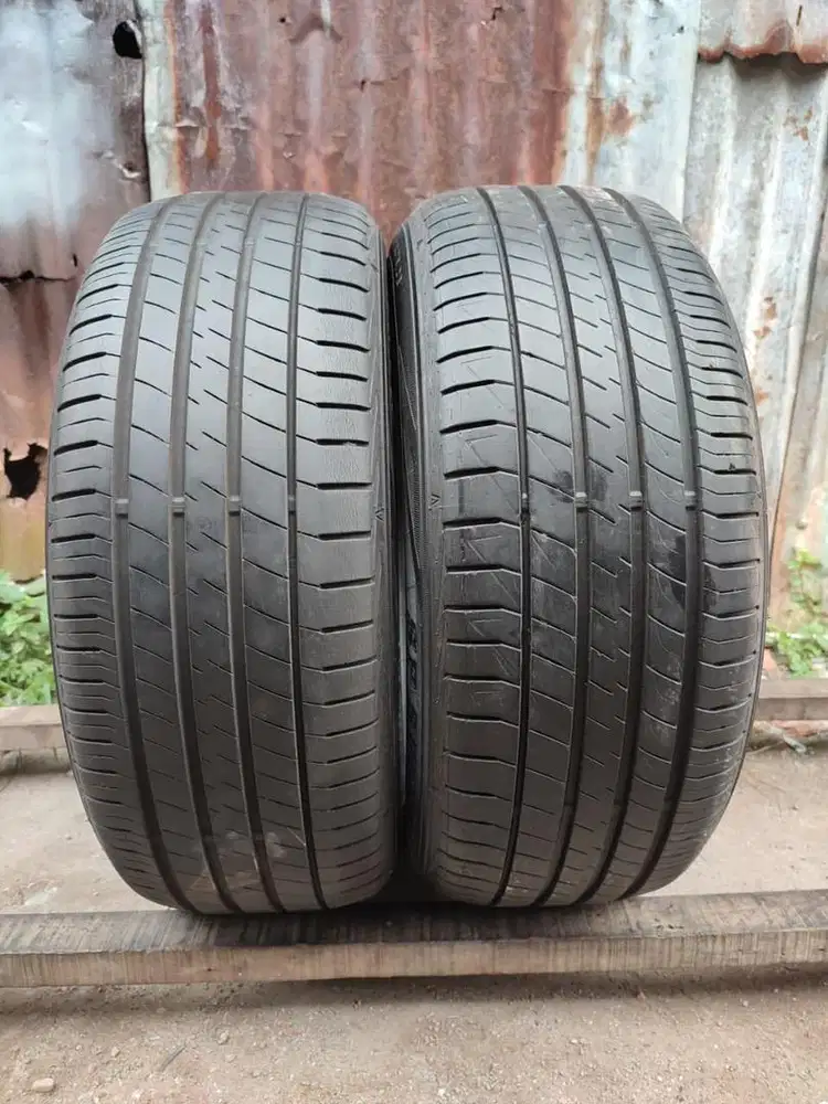 Ban bekas 215/55 R17 Dunlop Sp sport LM705