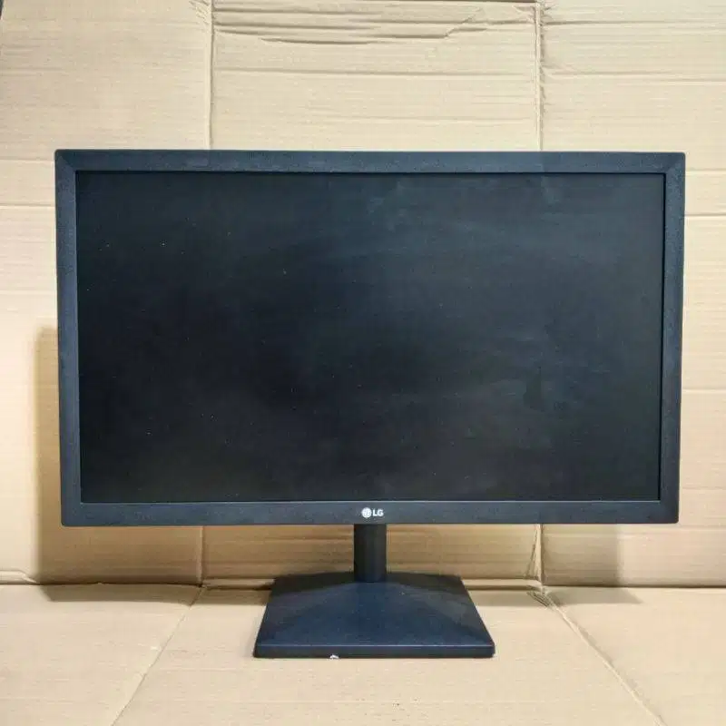 Monitor Komputer Merk LG Ukuran 20 inci