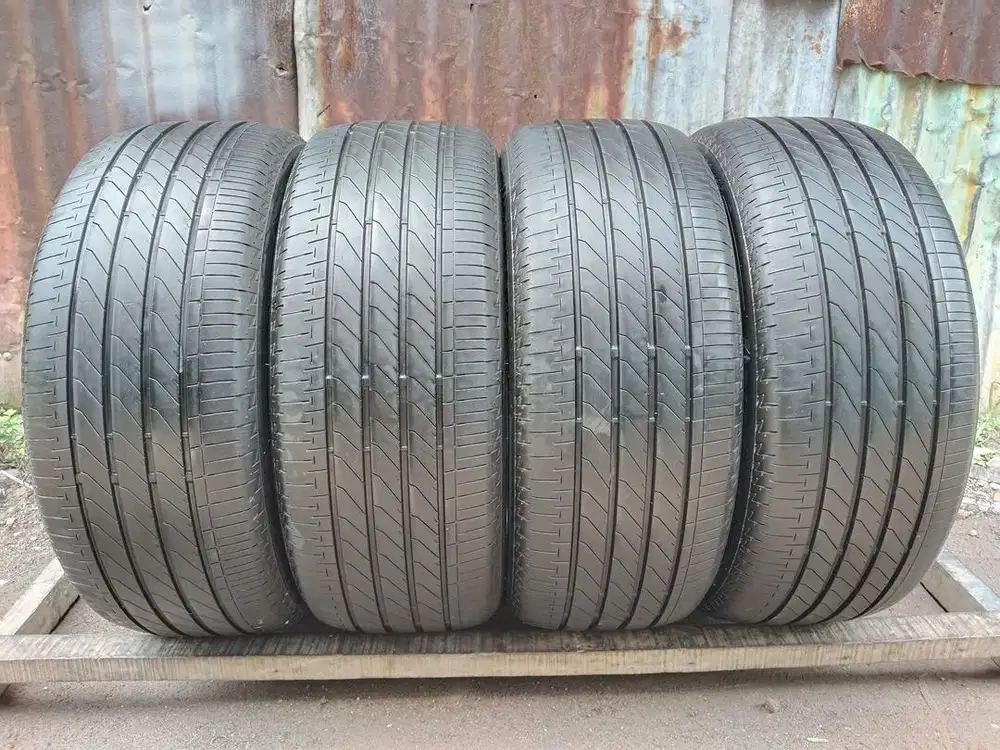 Ban 235/50 R18 Bridgestone Turanza T005A