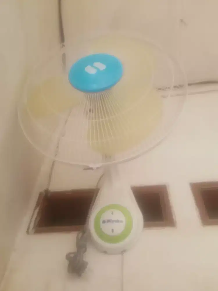 Kipas angin dinding 16 inch miyako normal siap pakai nego tipis