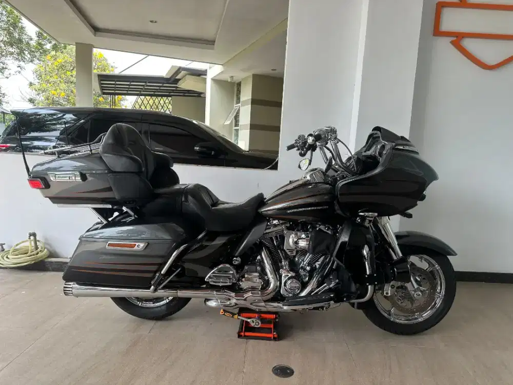 Dijual Harley Davidson Roadglide ultra CVO 2016