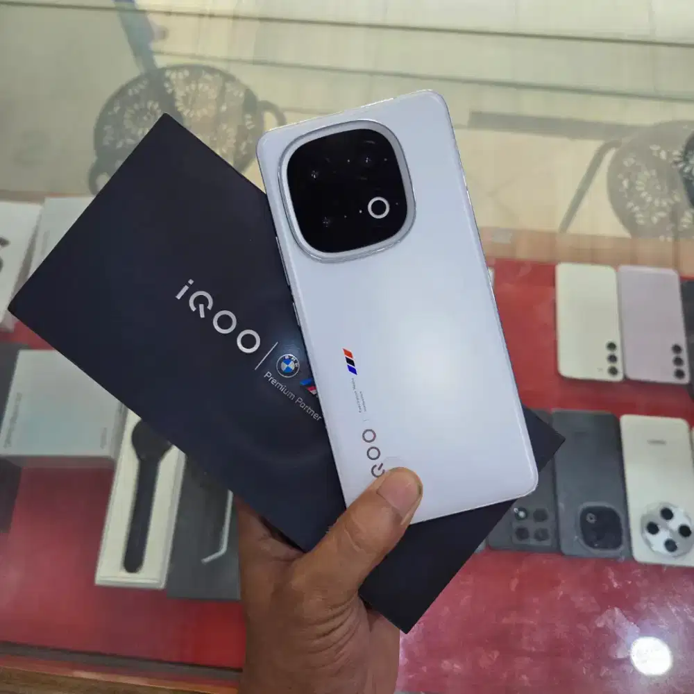 IQOO 13 5g 12/256gb like new