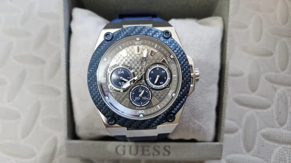 Jual cepat jam tangan Guess, koleksi pribadi, Mulus seperti baru