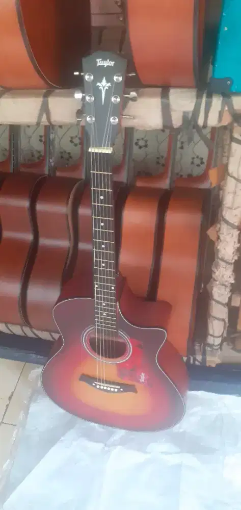GITAR AKUSTIK TAYLOR