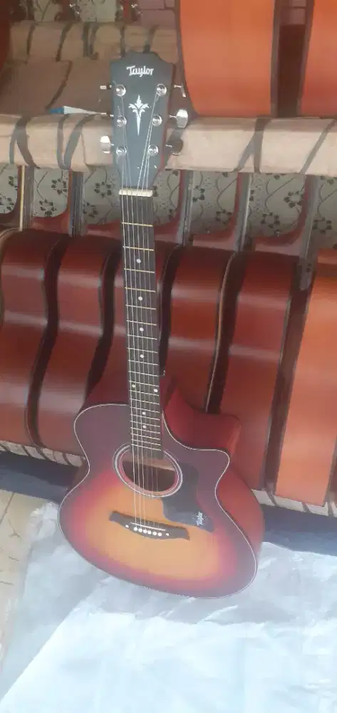 GITAR TAYLOR JUMBO