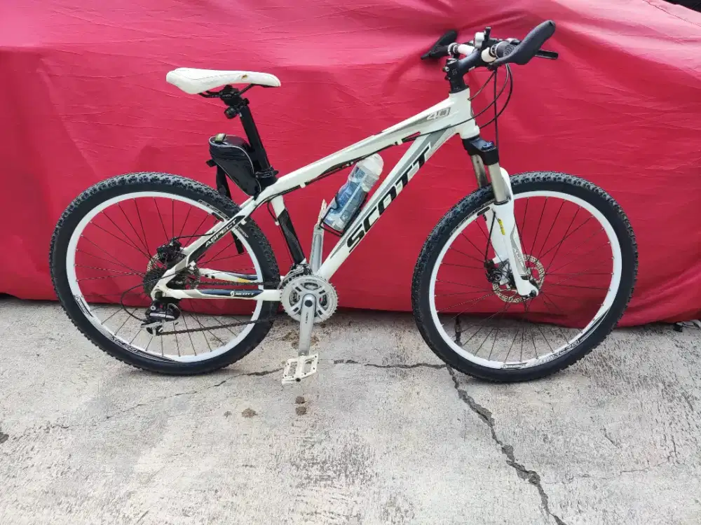 Sepeda MTB scott 4.0