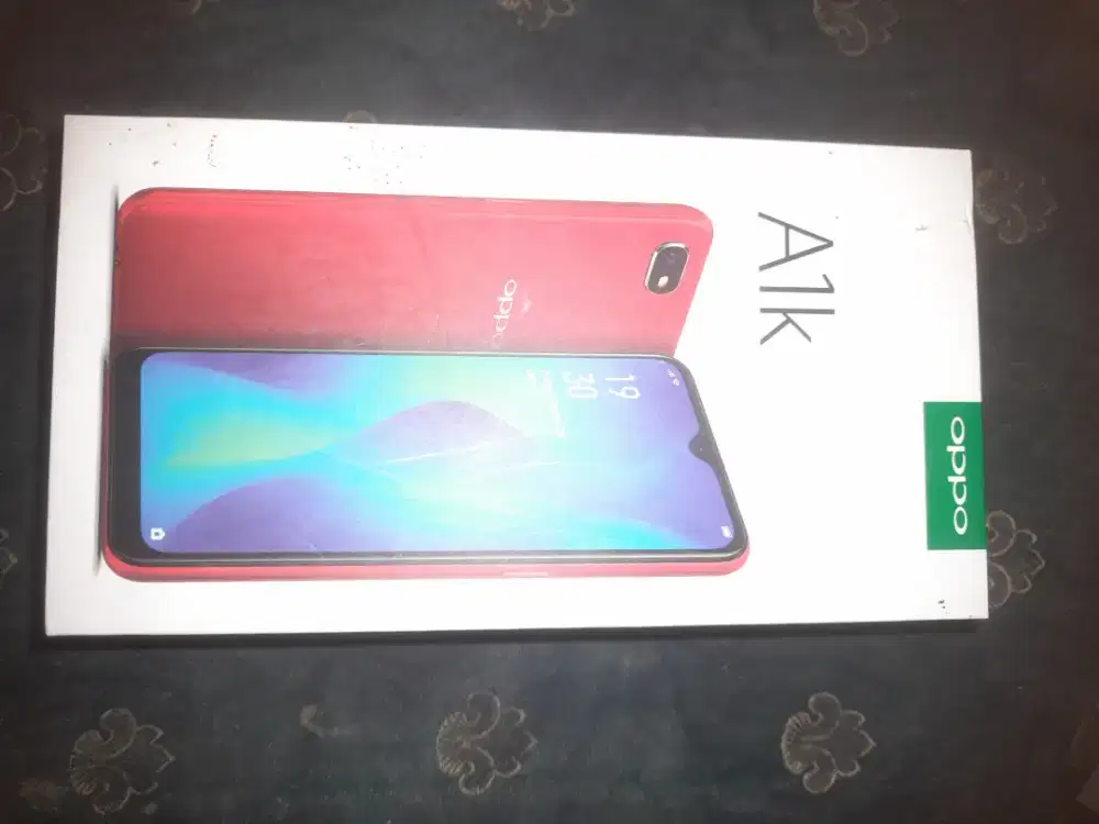 Di jual hp oppo a1k masih bagus & lengkap dus buku ada.