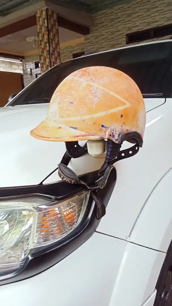 Dijual Helm jadul pribadi siap pakai bosku